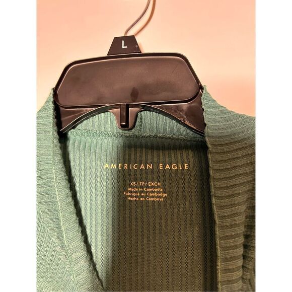 American Eagle green shirt size XS C7-1 - Picture 3 of 4